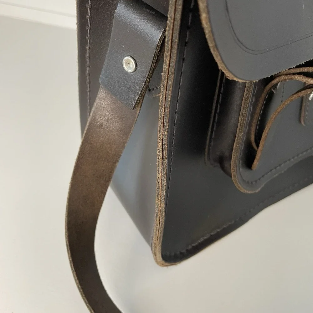 The Cambridge Satchel Company 15" Crossbody Messenger Bag Brown Leather Batchel - Picture 10 of 16